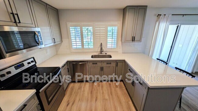 Building Photo - 2029 S Nina Cir