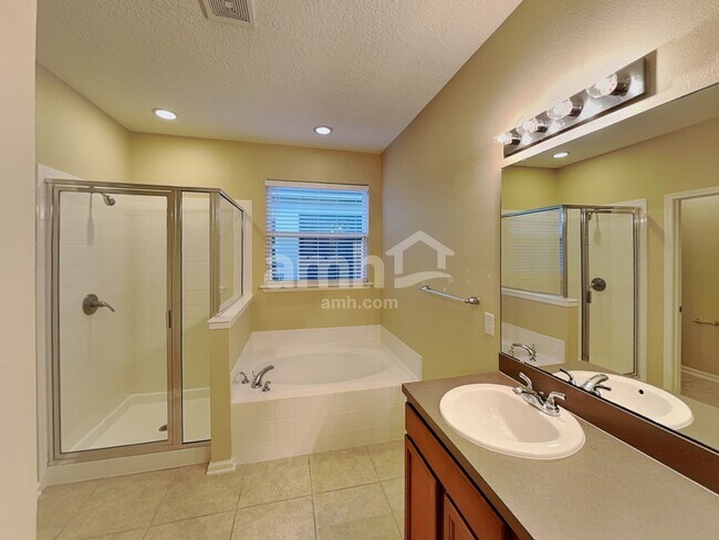 Building Photo - 500 Glendale Ln