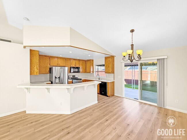 Building Photo - Bright Modern Home in Twin Oaks Golf Course