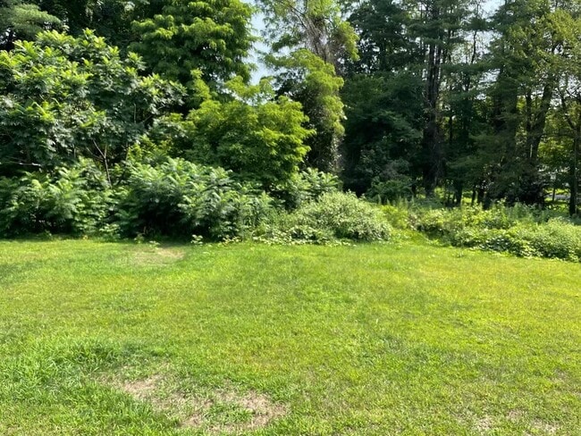 Building Photo - 814 Brattleboro Rd