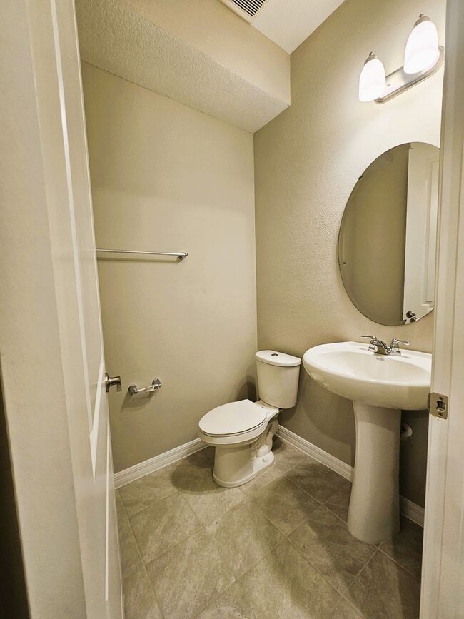 Building Photo - Coming Soon! Gorgeous Townhome For Rent in Horizon West Winter Garden  just west of Disney off th...