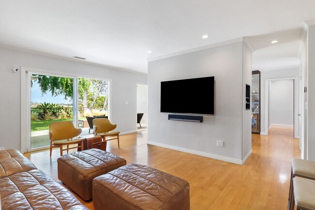 Building Photo - Updated Mid Century Home in Rancho Palos V...