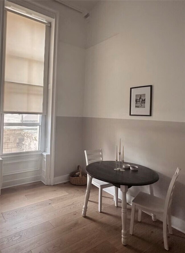 Building Photo - 30 W Broad St