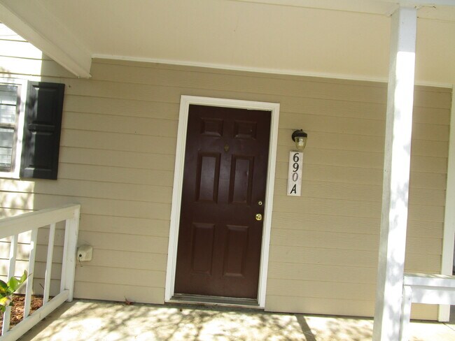 Building Photo - 690 Archdale Dr