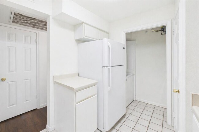 Building Photo - 501 W 26th St