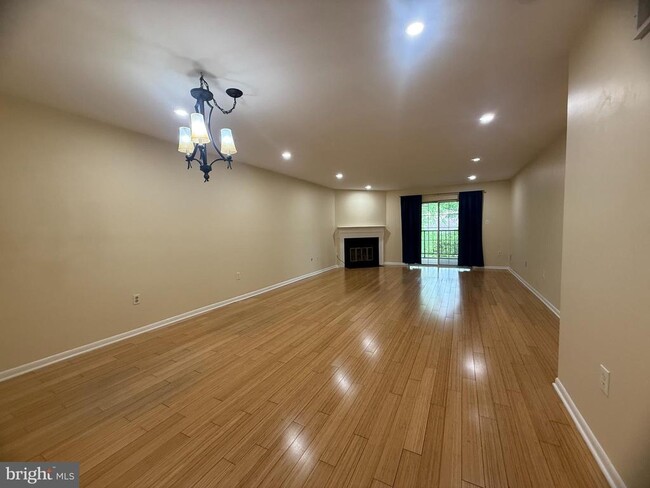 Building Photo - 168 Valley Stream Cir