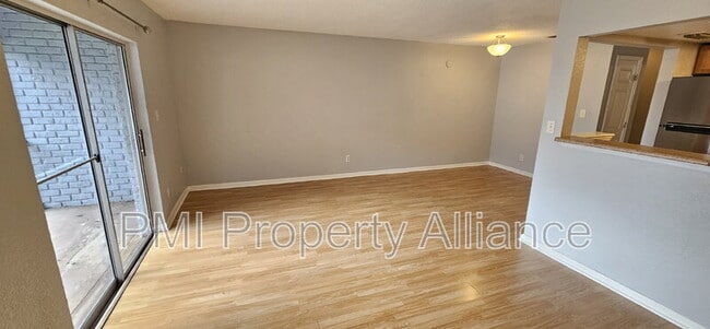 Building Photo - 302 Lewfield Cir