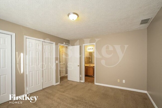 Building Photo - 4 Ashwood Cir