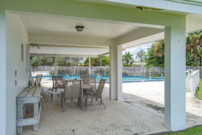 Building Photo - 2186 Jimmy Buffett Mem Hwy
