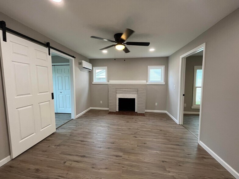 Living Room - 166 18th St