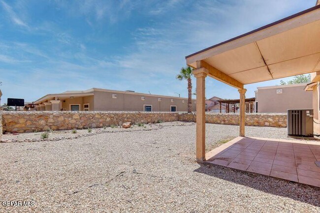 Building Photo - 3104 Tierra Paola Ln
