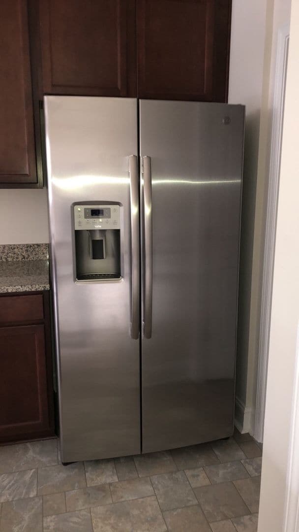 Building Photo - 3BR  2.5BA TOWNHOME