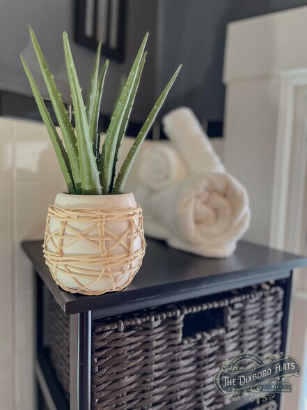 Building Photo - 5121 Plymouth Road