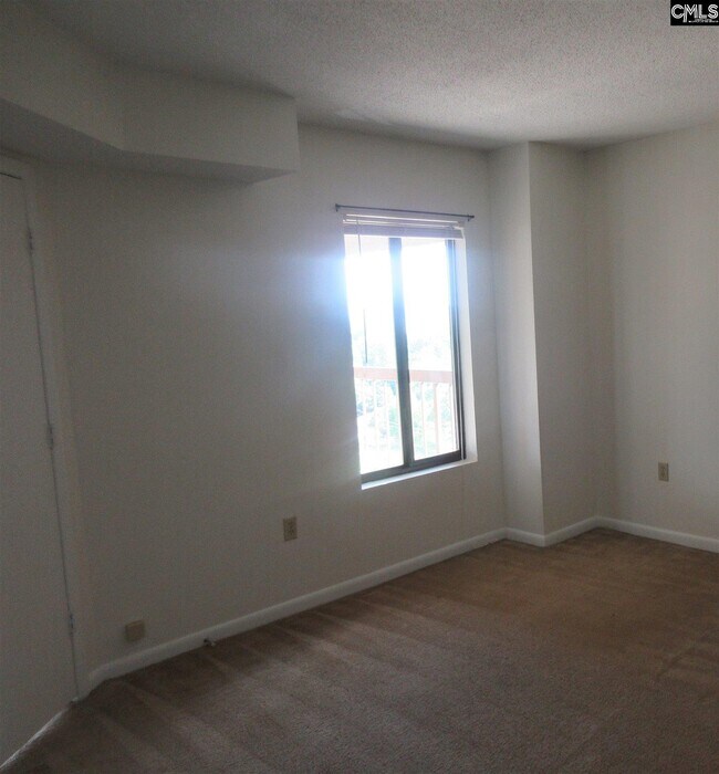 Building Photo - 1600 Park Cir