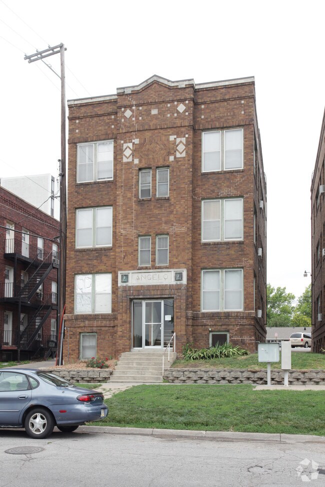 Building Photo - Angelo