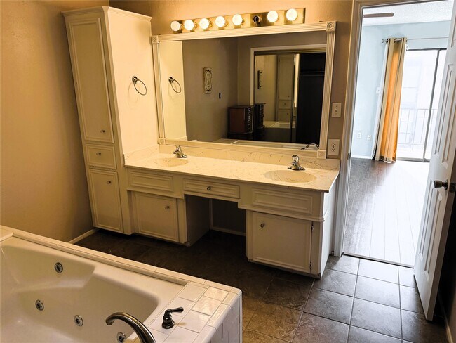 Building Photo - 62 Evanston St