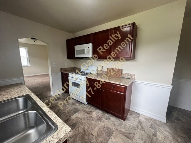 Building Photo - 3 BR, 1.5 baths in Central School District