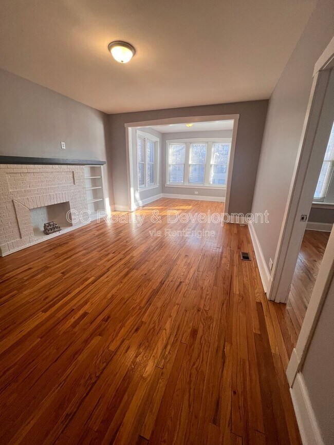 Building Photo - 4820 N Springfield Ave