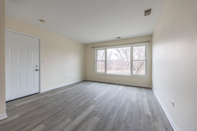 Building Photo - 6323 W Fullerton Ave