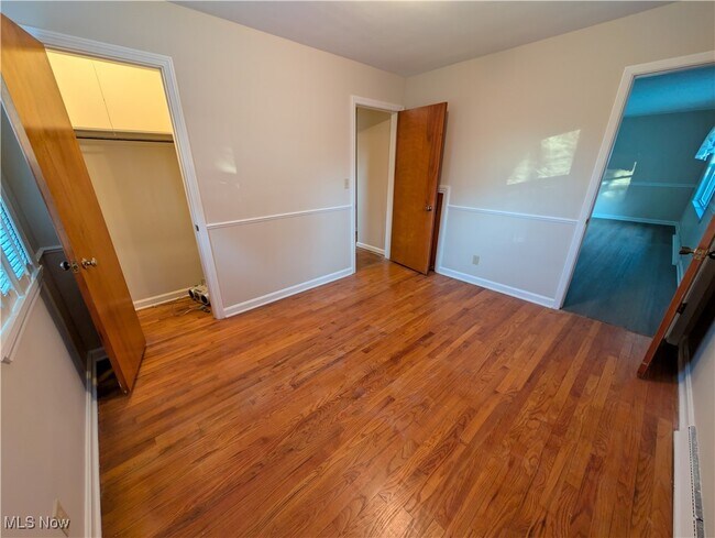 Building Photo - 703 Avondale St