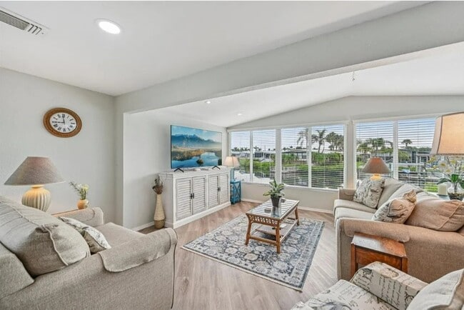 Building Photo - 106 Lazy River Rd