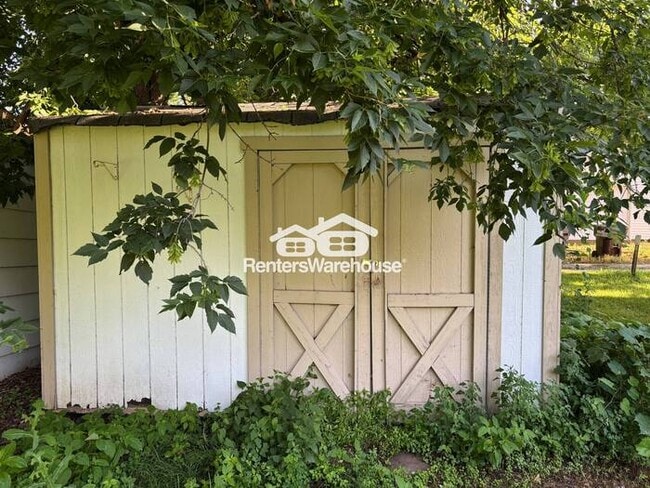Building Photo - Cozy 3 bed 1.5 bath duplex unit in Hastings