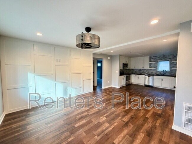 Building Photo - 807 S Trenton Ave