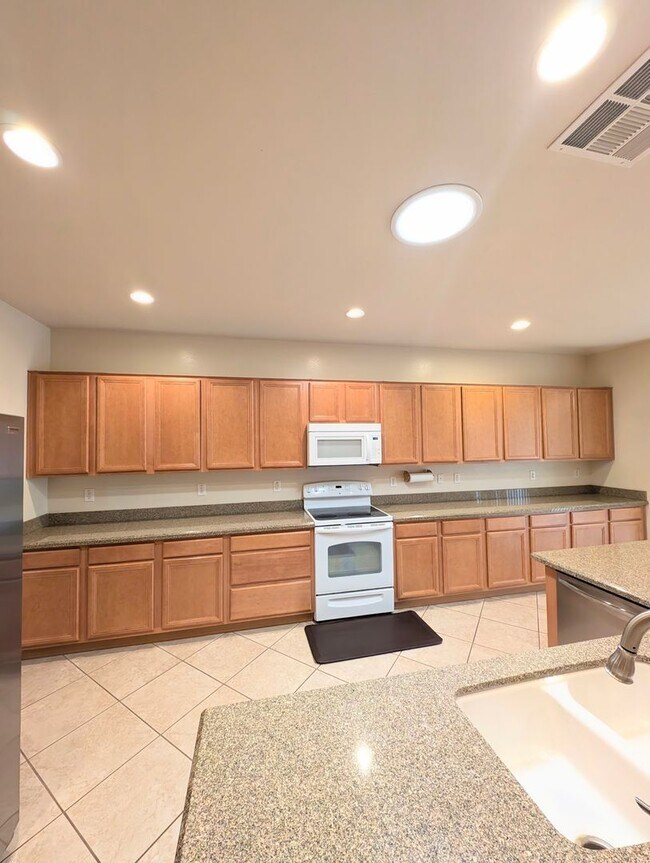 Building Photo - AVAILABLE NOW IN GREAT CHANDLER LOCATION!!!