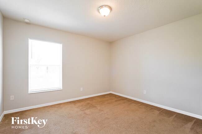 Building Photo - 2101 Laparelle Dr