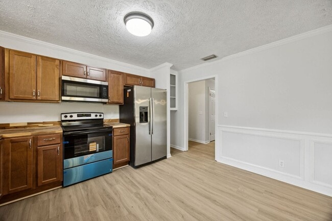 Building Photo - Newly Renovated 3 Bedroom Home on 1 Acre – No HOA!