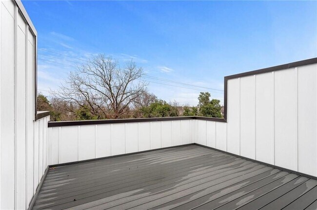 Building Photo - 2804 S 1st St