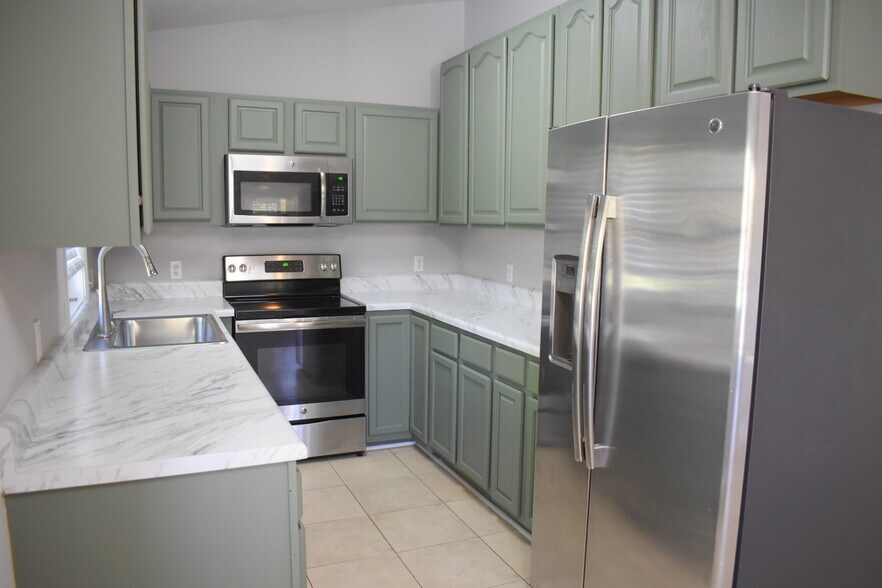 Building Photo - 2109 Wisteria Dr