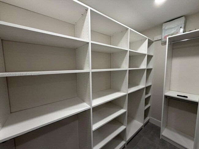 Building Photo - 755 Falling Water Rd