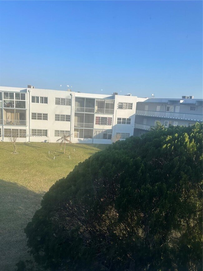 Building Photo - 2300 Park Ln