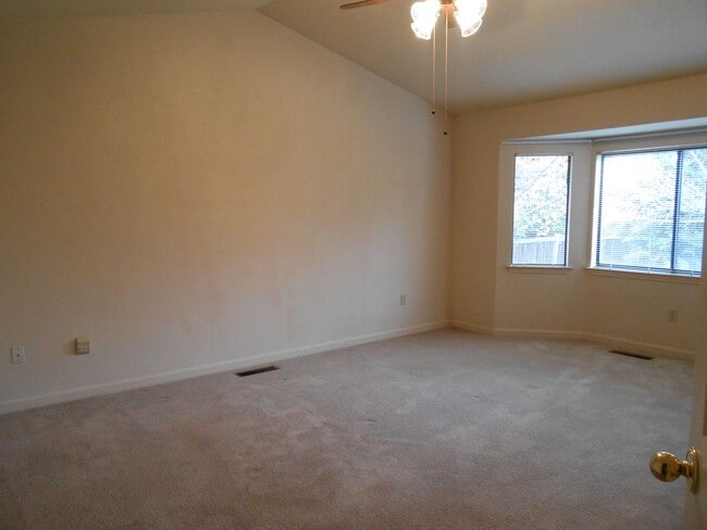 Building Photo - 3706 Mt Ashland Ave