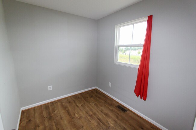 Building Photo - 4 Bed, 2.5 Bath Single Family Home in Mart...