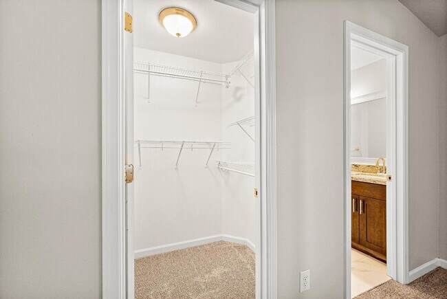 Building Photo - Updated 3 Bed Home for Rent in Lacey | Vau...