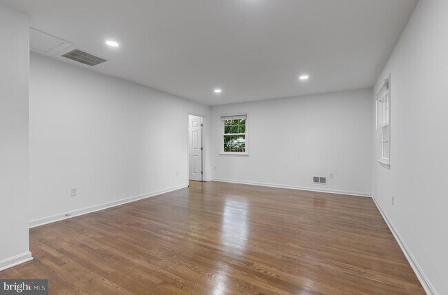 Building Photo - 1402 Mullins St