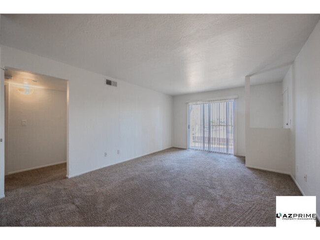 Building Photo - This Exquisite 3/2 Phoenix condo is your U...