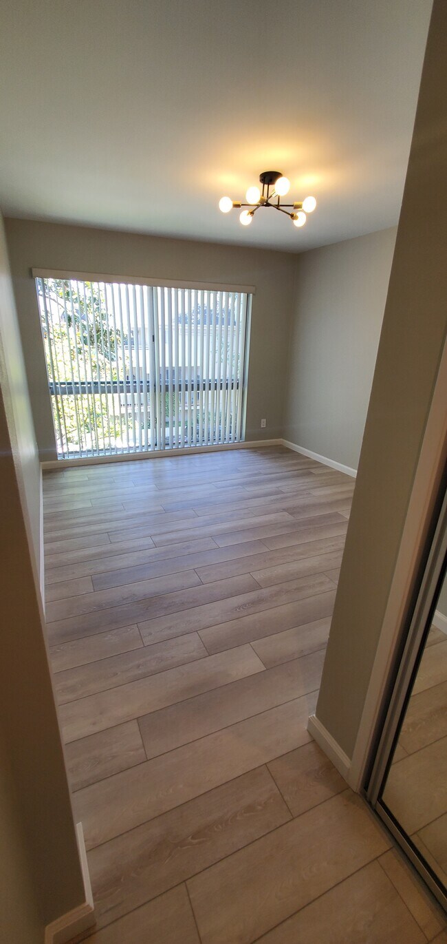 Bedroom 2 - 11507 Moorpark St