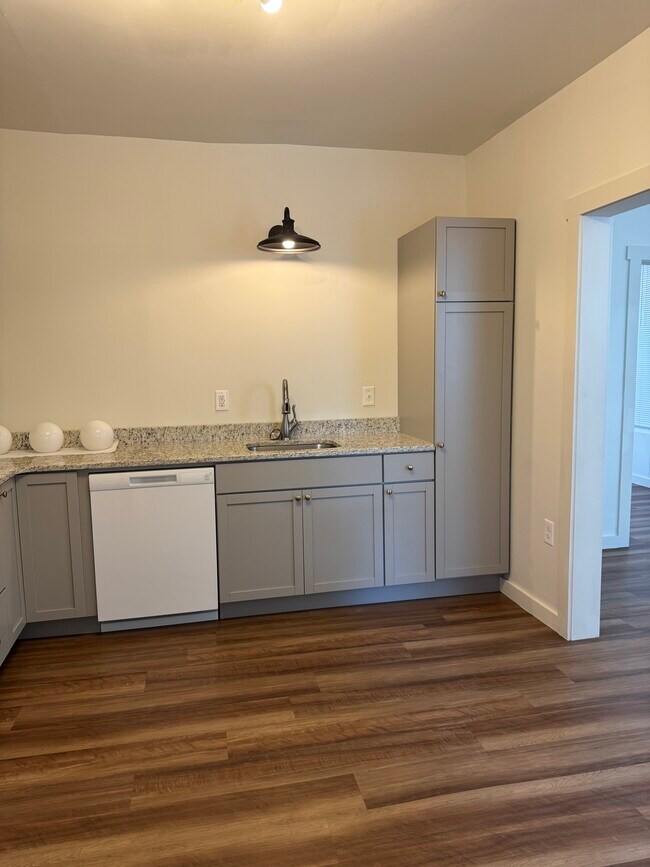 Building Photo - 440 B Aly