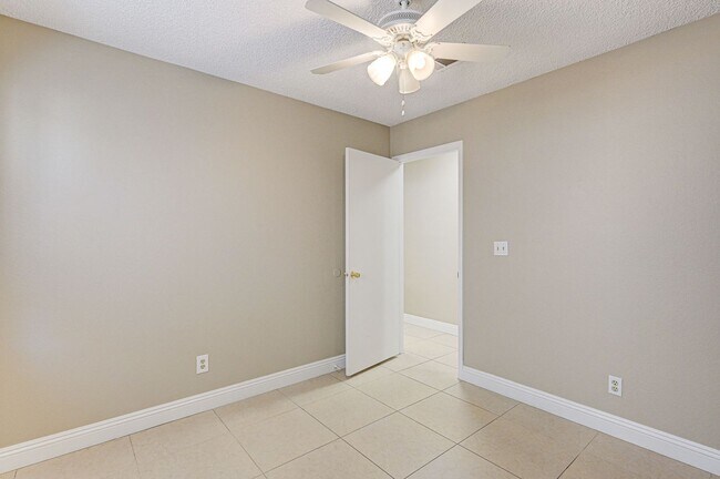 Building Photo - 3 bedroom single story in Henderson!