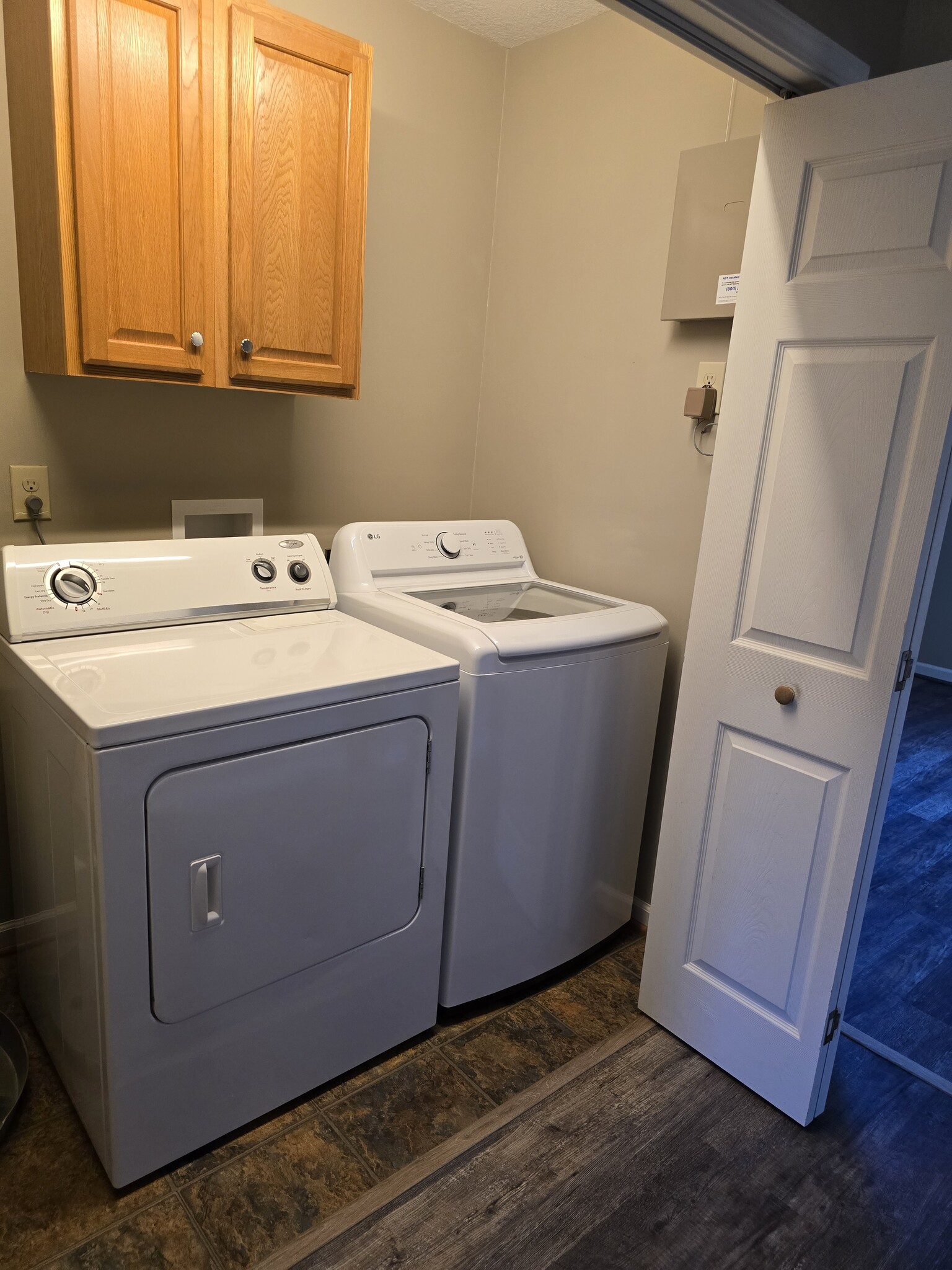 Building Photo - 2102 Kingsbury Rd