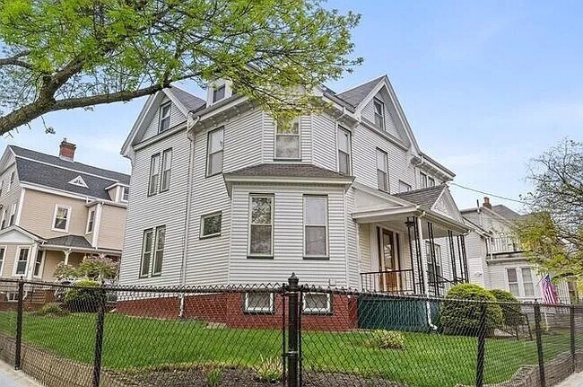 Building Photo - 58 Boston St