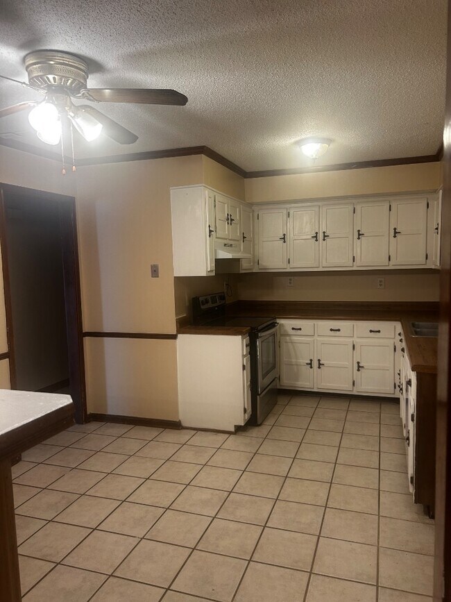 Building Photo - 500 Bedlington Dr