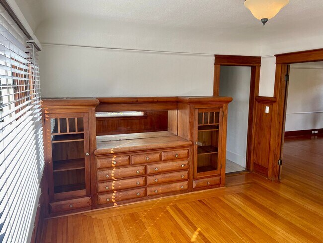 Building Photo - Classic NorthPark Craftsman