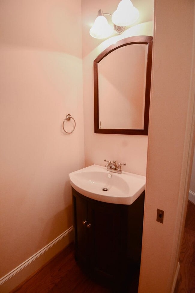 Building Photo - 4 Bedroom 2.5 Bathroom- Small Dogs Considered