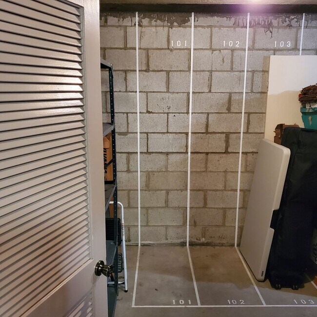 Building Photo - A Charming Westside Rental