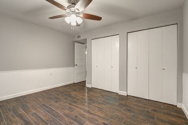 Building Photo - HUGE House In Tempe Close to ASU