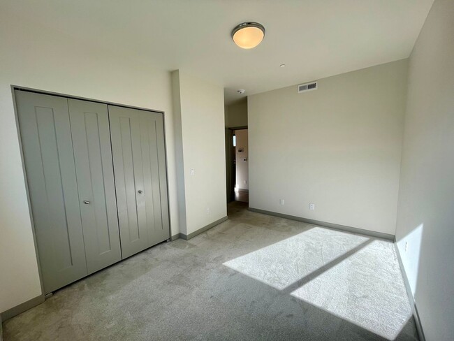 Building Photo - Fantastic 2 Bed 1 Bath - N. Portland - Arb...